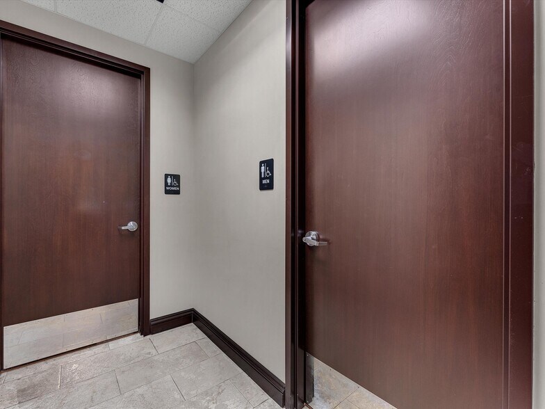 More Photos Of 2260 NW 114th Ave, Doral Warehouse For Lease