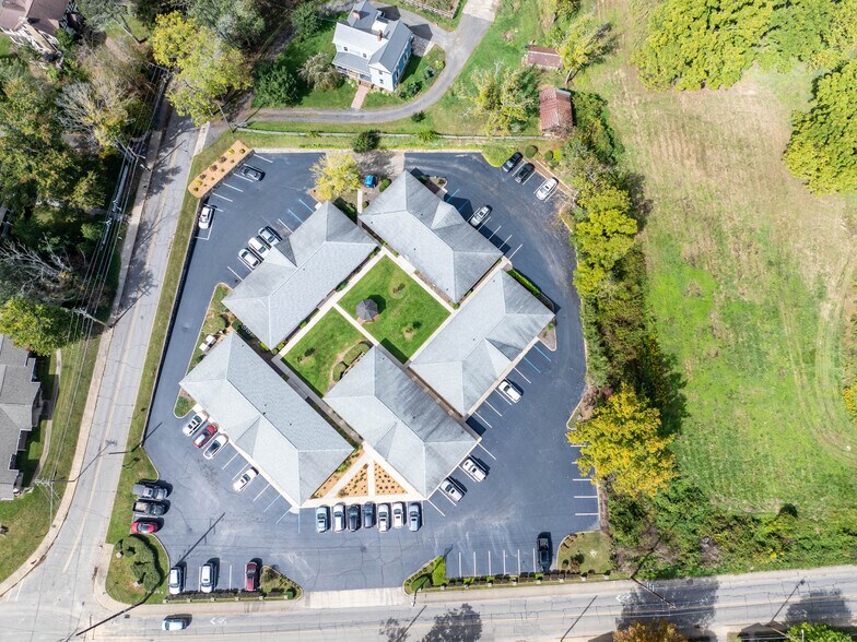 More Photos Of 367-400 Dellwood Rd, Waynesville Medical For Sale