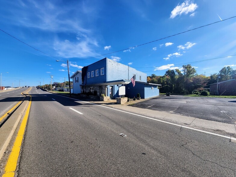 More Photos Of 712 Maccorkle Ave, Charleston Veterinarian Kennel For Sale