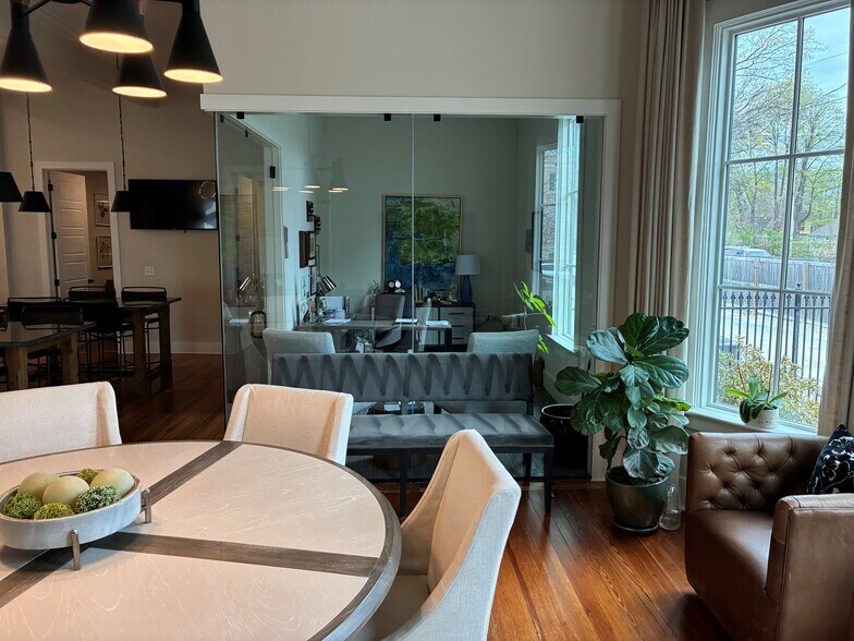 More Photos Of 981 S Cooper St, Memphis Freestanding For Sale