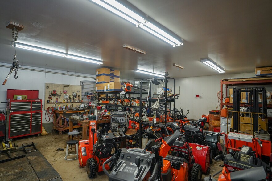 More Photos Of 286 Old Route 15, Cambridge Showroom For Lease