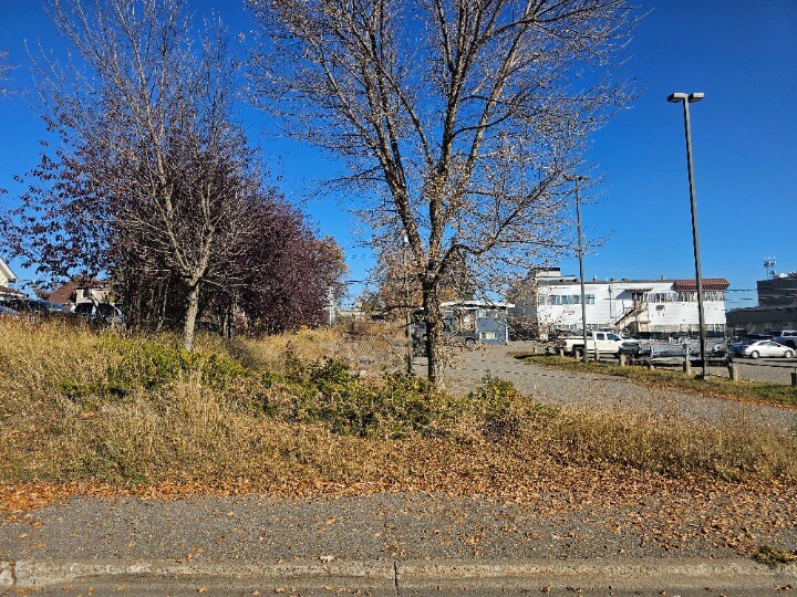 More Photos Of 879 Victoria St, Prince George Office For Sale