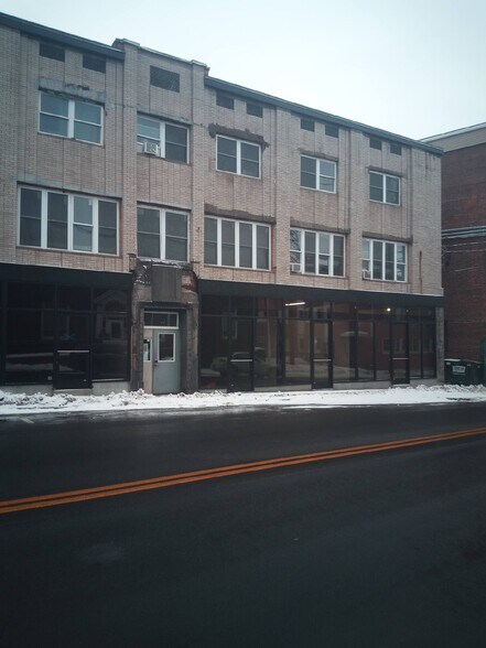 More Photos Of 19 Chestnut St, Liberty General Retail For Lease