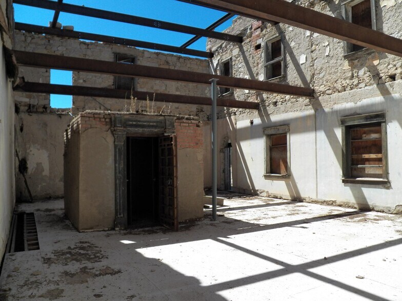 More Photos Of 102 E Main St, Aguilar Specialty For Sale