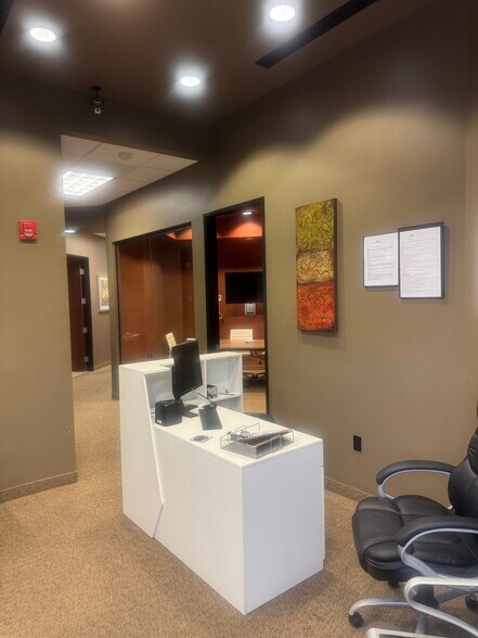 More Photos Of 7972 W Thunderbird Rd, Peoria Medical For Lease