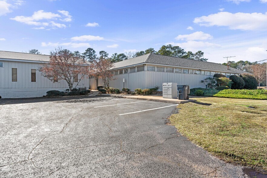 More Photos Of 1016 Everee Inn Rd, Griffin Business Park For Sale