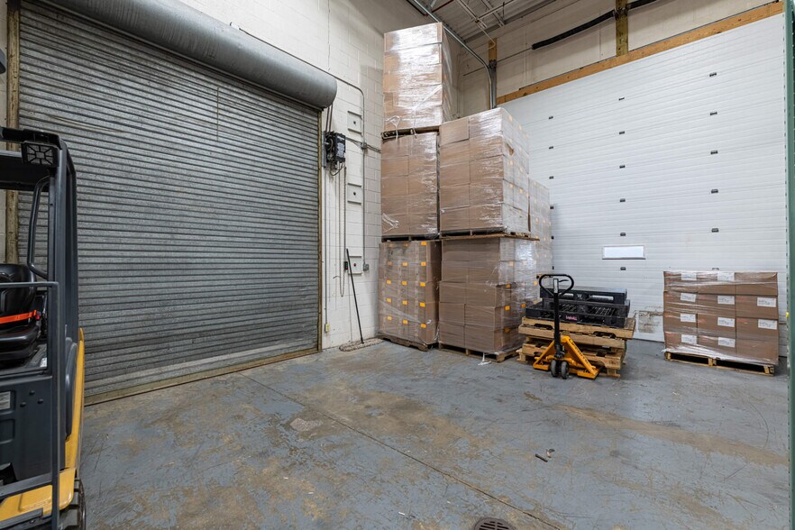 More Photos Of 3020 E River Rd, Moraine Warehouse For Lease