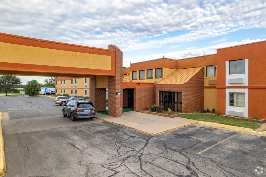 More Photos Of 4849 S Laura St, Wichita Hospitality For Sale