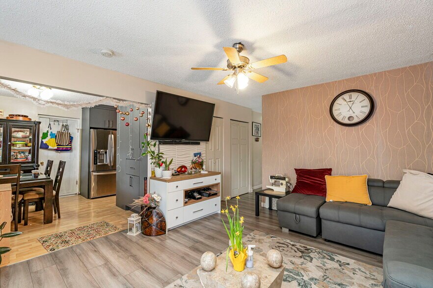 More Photos Of 32354 Marshall Rd, Abbotsford Freestanding For Sale