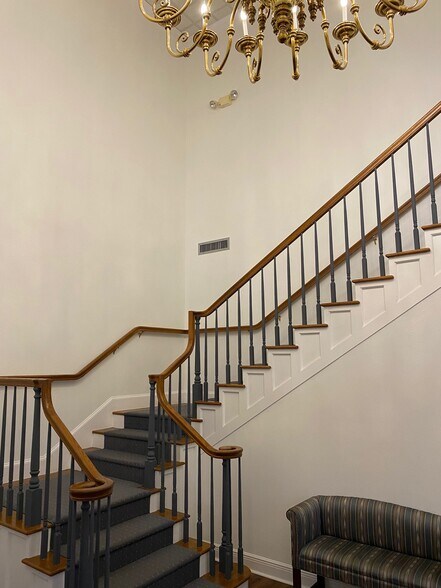 More Photos Of 1411 Edgewater Dr, Orlando Office For Lease