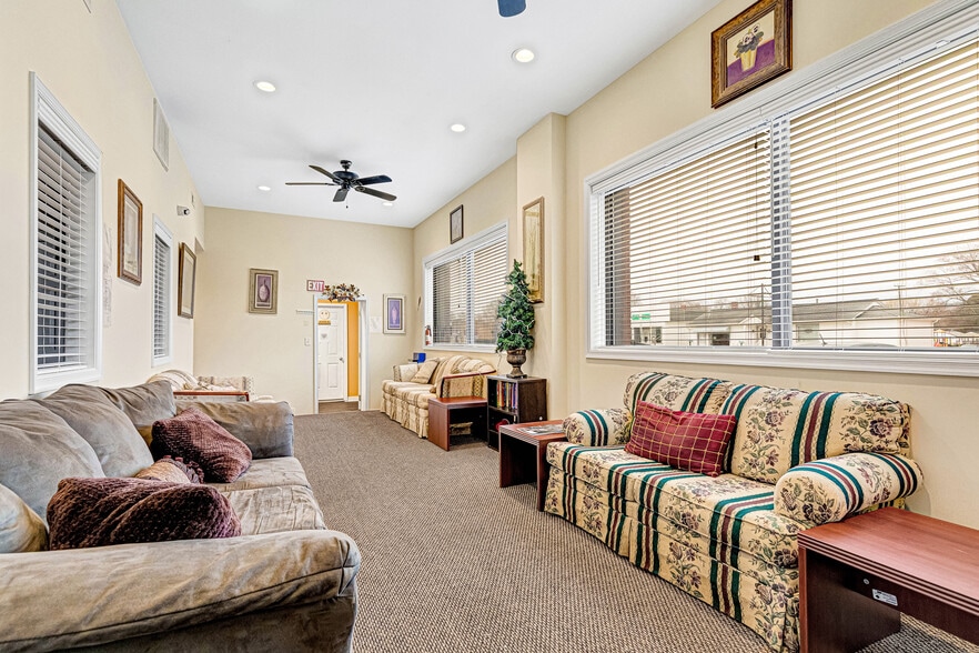 More Photos Of 10 W Williamsburg Rd, Sandston Office For Sale