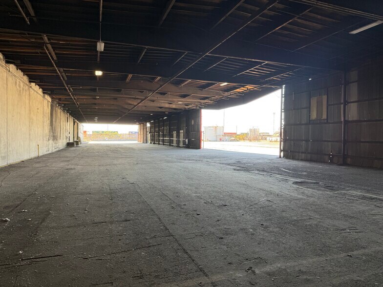 More Photos Of 4542 Dunham St, Commerce Warehouse For Lease