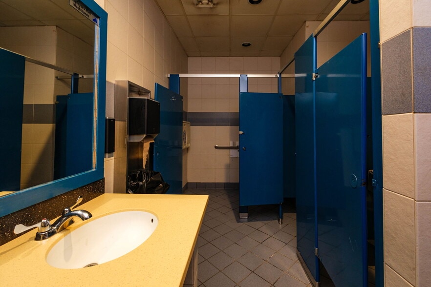 More Photos Of 1007 S Main St, Harrisonburg Restaurant For Lease