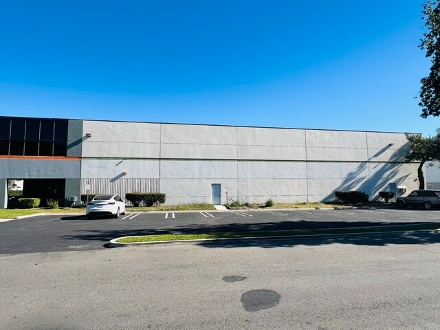 More Photos Of 4475 Eucalyptus Ave, Chino Warehouse For Lease