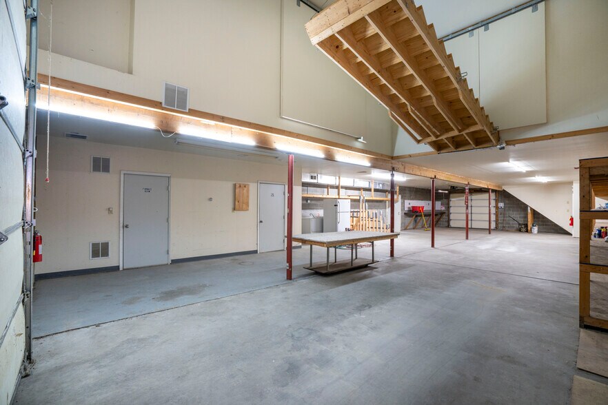 More Photos Of 3340 E Pleasant Valley Blvd, Altoona Freestanding For Sale