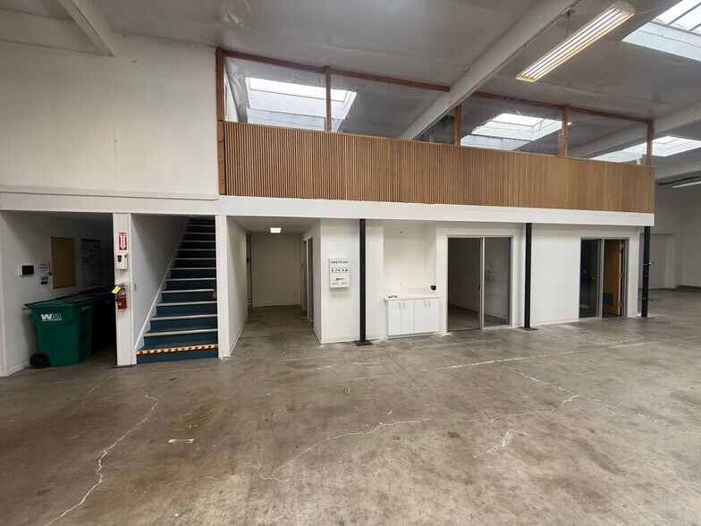 More Photos Of 5815 Fremont St, Oakland Warehouse For Lease