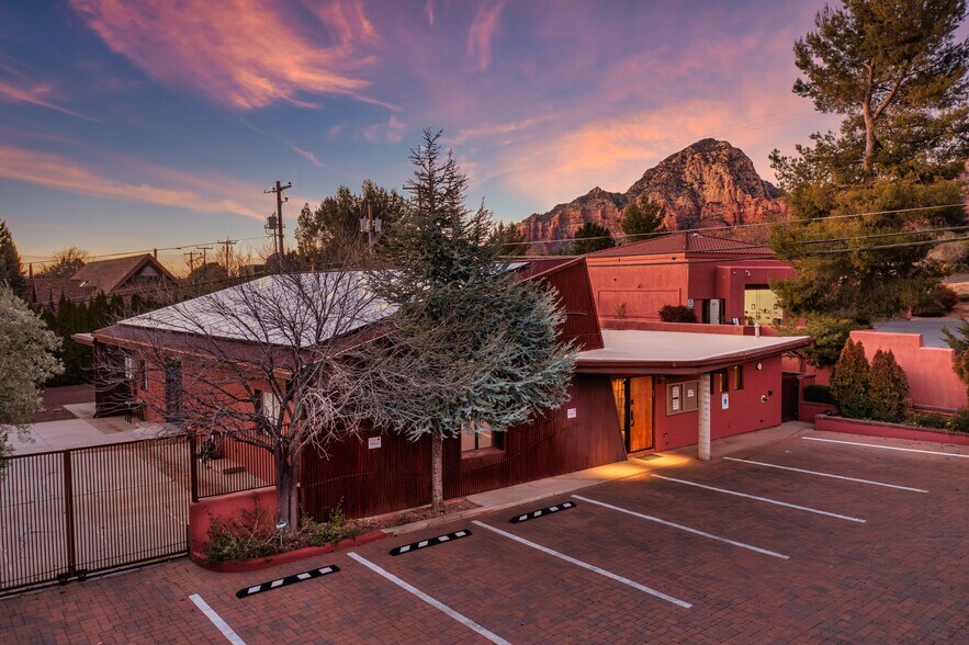 More Photos Of 45 Birch Blvd, Sedona Medical For Lease