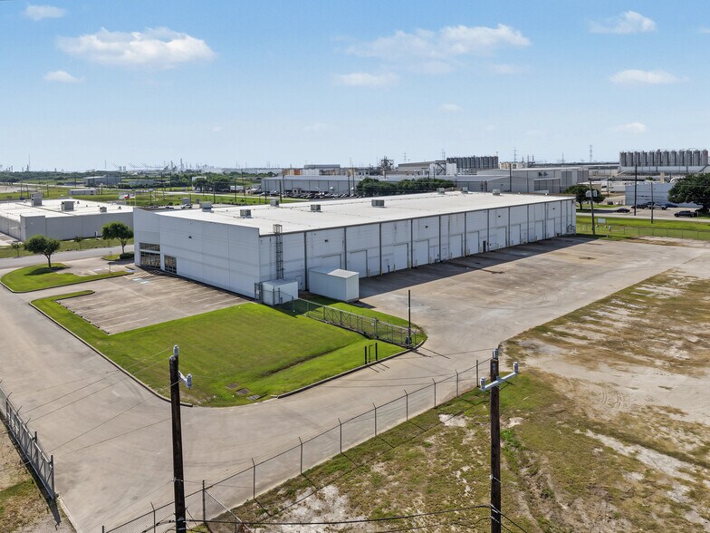 More Photos Of 10845 Strang Rd, La Porte Warehouse For Lease
