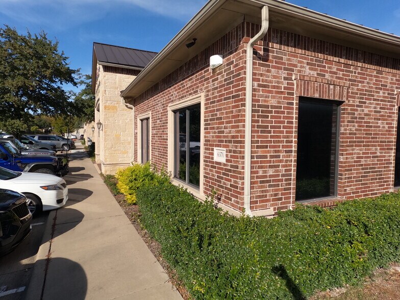 More Photos Of 6570 Naaman Forest Blvd, Garland Medical For Sale