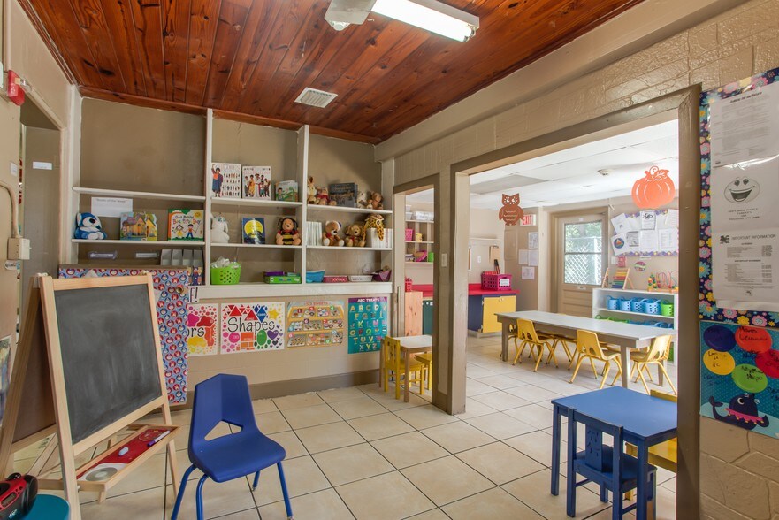 More Photos Of 2447 Raeford Rd, Orlando Daycare Center For Sale