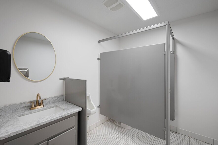 More Photos Of 151 NW Silver Lake Rd, Saint Paul Unknown For Lease