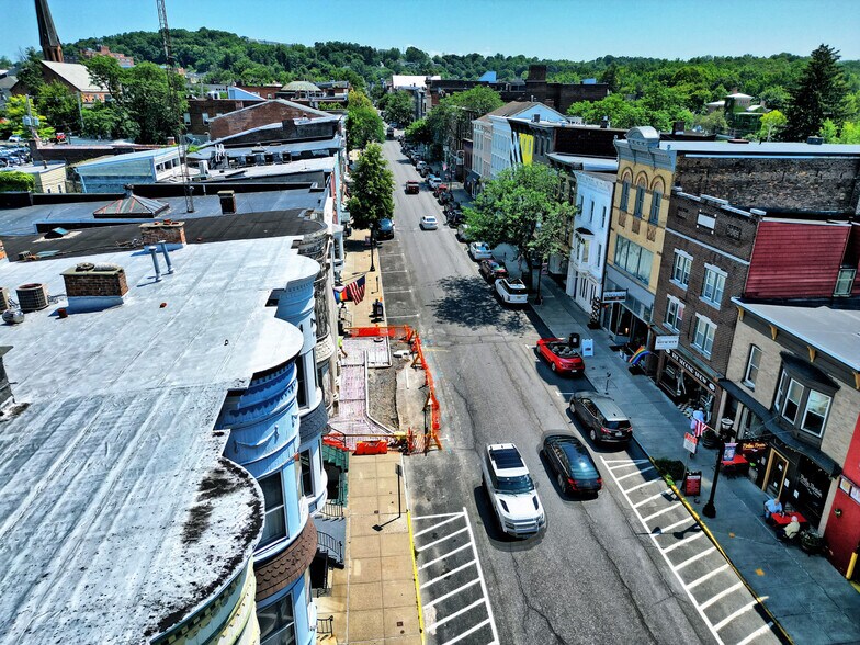 More Photos Of 511 Warren St, Hudson Storefront Retail Residential For Sale