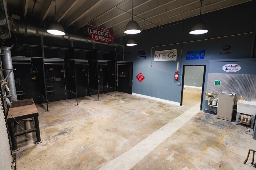 More Photos Of 3805 NW 35th Ave, Miami Warehouse For Sale