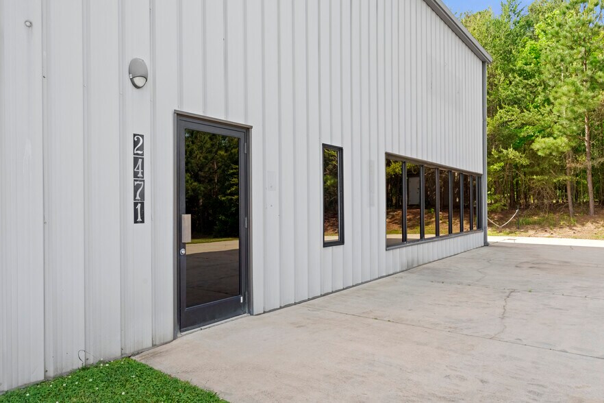 More Photos Of 2471 N Nc-16 Hwy, Denver Warehouse For Lease