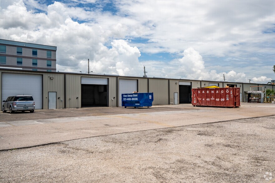 More Photos Of 4455 Ulmerton Rd, Clearwater Warehouse For Lease