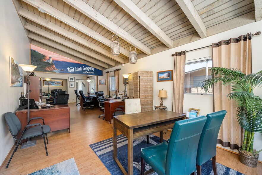 More Photos Of 2086 Main St, Cambria Freestanding For Lease