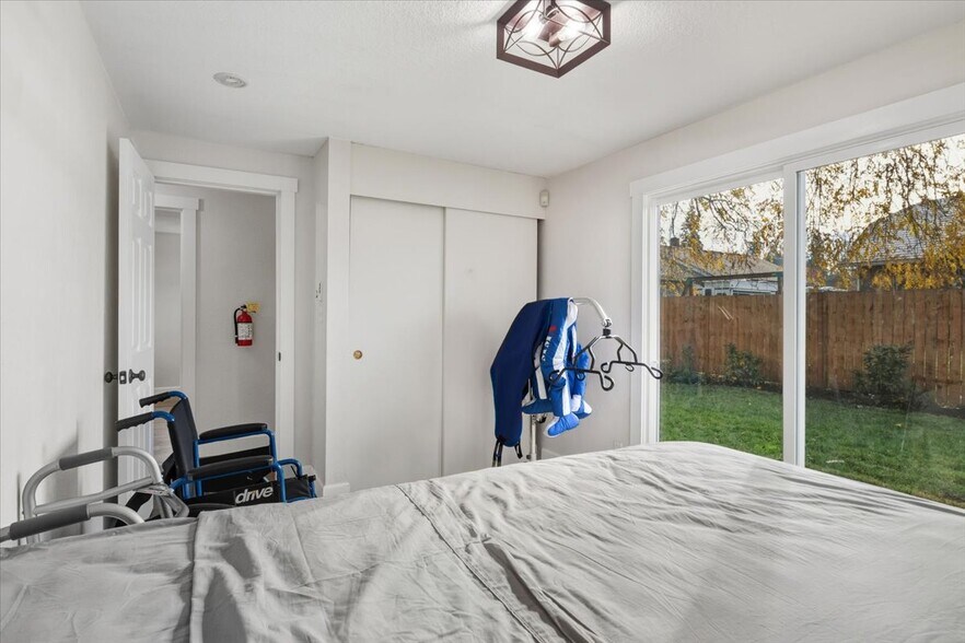 More Photos Of 2115 E 27th St, Vancouver Office For Sale