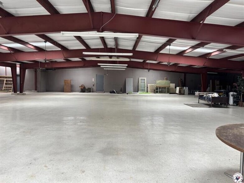 More Photos Of 4210 E 9th St, Texarkana Freestanding For Sale