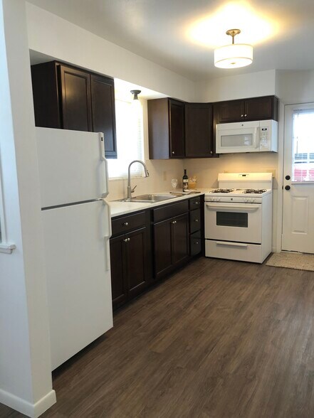 More Photos Of 735-761 Hollywood Ave, Cuyahoga Falls Apartments For Sale