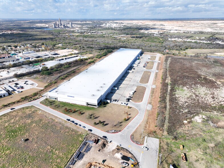 More Photos Of 175 Southwestern Ave, New Braunfels Warehouse For Lease