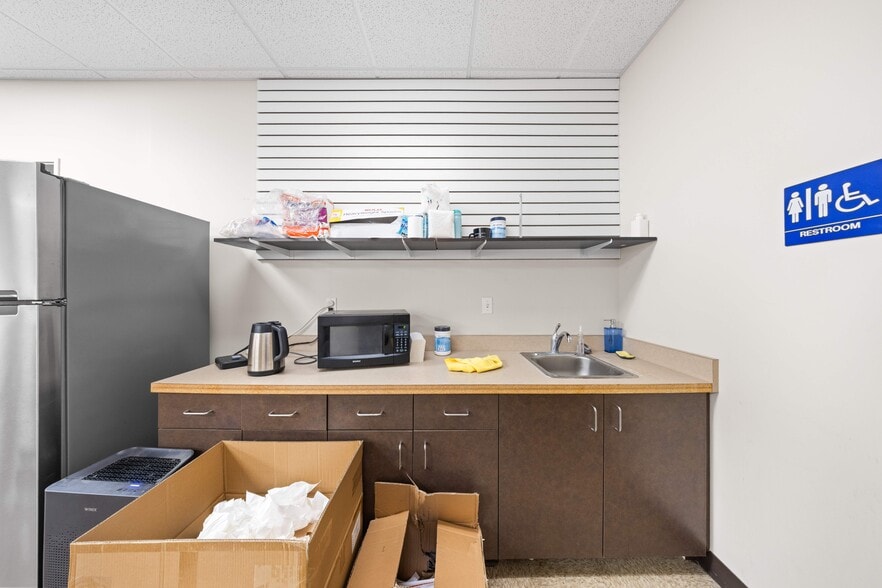 More Photos Of 1795 E Holt Blvd, Ontario Showroom For Sale