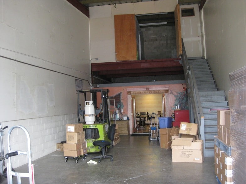More Photos Of 99-899 Iwaena St, Aiea Warehouse For Lease