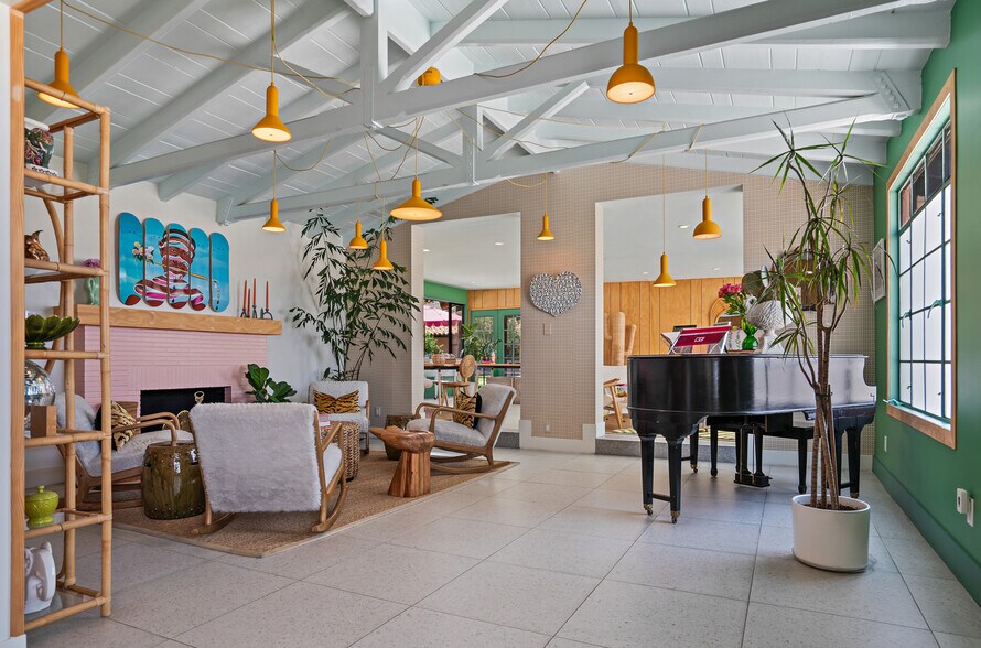 More Photos Of 555 S Warm Sands Dr, Palm Springs Hotel For Sale