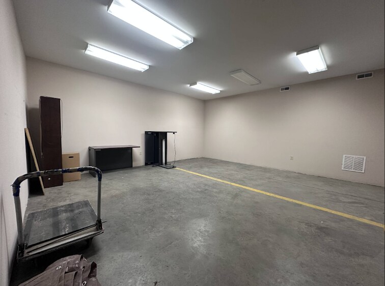 More Photos Of 2400 S Main St, Corbin Flex For Sale