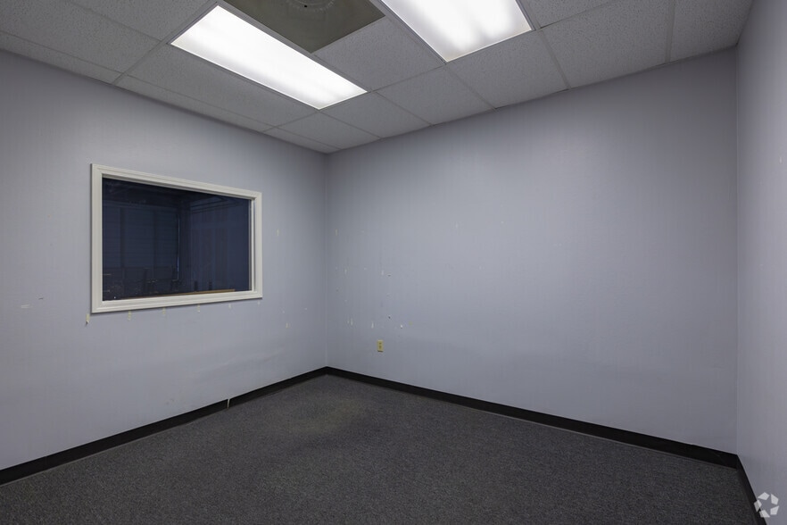 More Photos Of 15534 W Hardy Rd, Houston Unknown For Lease