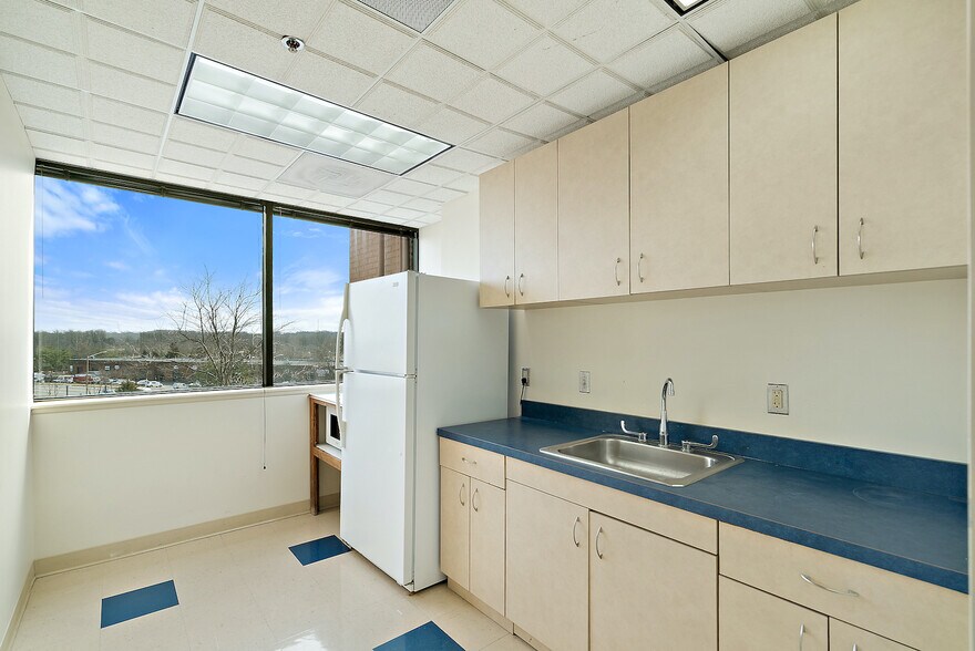 More Photos Of 4221 Walney Rd, Chantilly Office For Lease