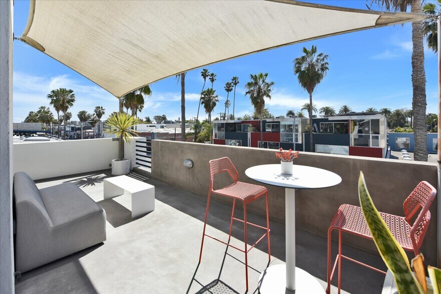 More Photos Of 1319 Abbot Kinney Blvd, Venice Loft Creative Space For Lease