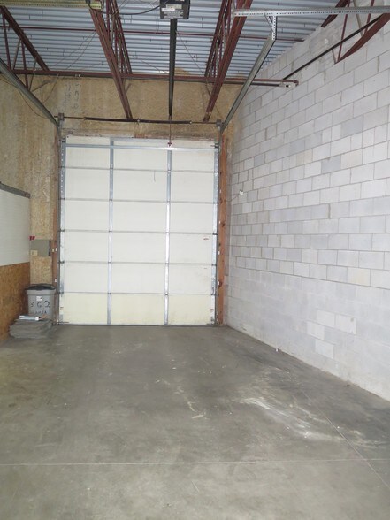 More Photos Of 755-757 Warehouse Rd, Toledo Light Manufacturing For Lease