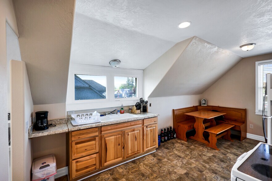 More Photos Of 2926 N Monroe St, Spokane Bar For Sale