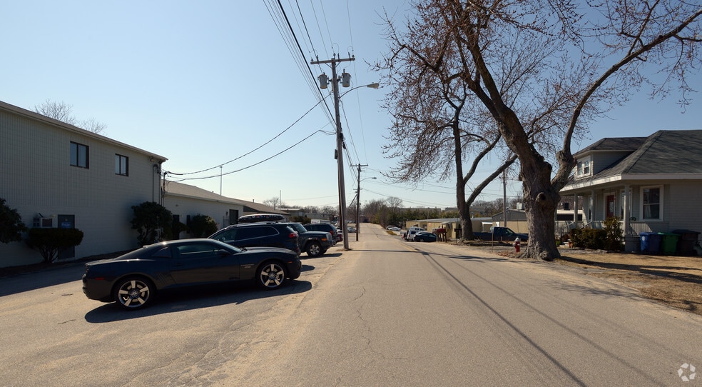 More Photos Of 60 Minnesota Ave, Warwick Warehouse For Lease