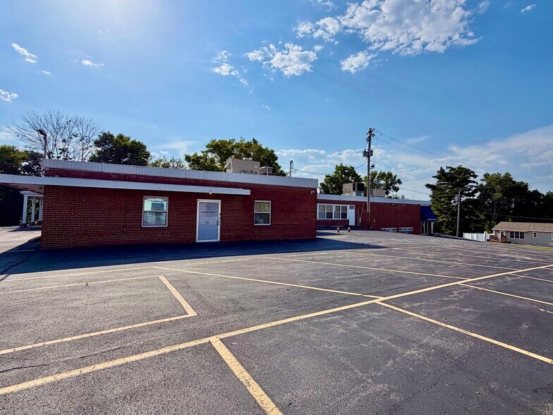 More Photos Of 405 Main St, Hillsboro Office For Sale