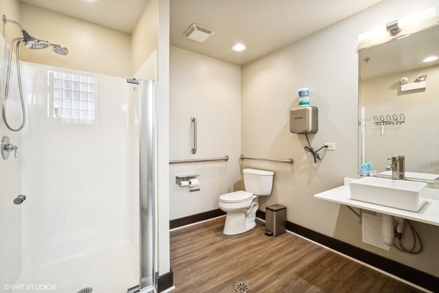 More Photos Of 1348 W Concord Pl, Chicago Office For Sale