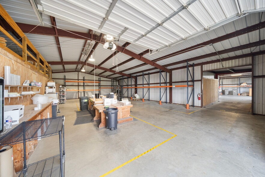 More Photos Of 421 Jones Rd, Highlands Warehouse For Lease