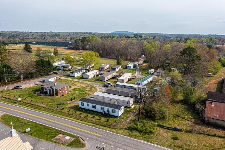 1521 Airport Rhodhiss Rd, Hickory, NC 28601 Manufactured Housing