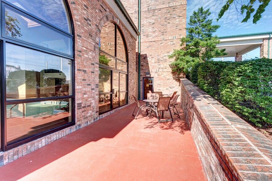 More Photos Of 3257 Shepherd of the Hills Expy, Branson Hotel For Sale