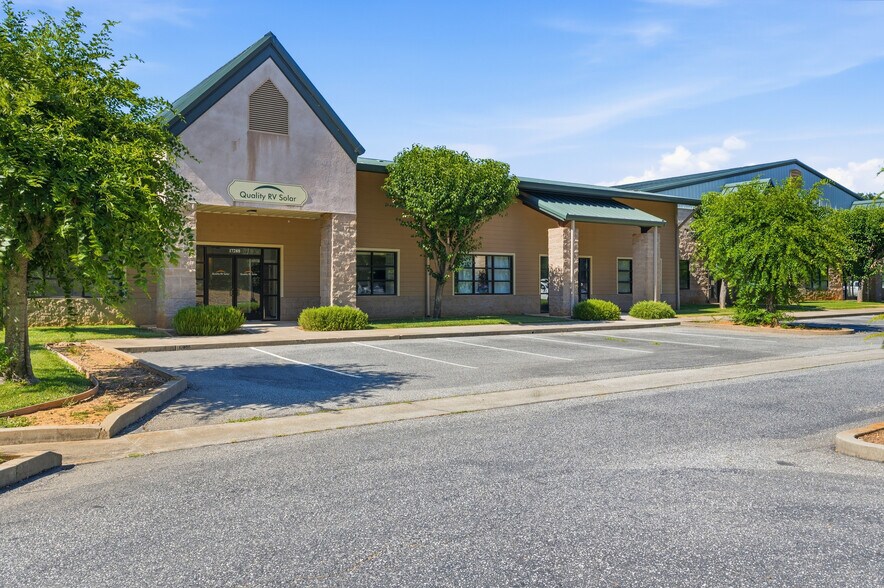 More Photos Of 17278-17310 Cattle Dr, Penn Valley Warehouse For Lease